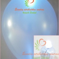 Helio balionau su baltos spalvos LED lempute Klaipėdoje