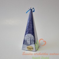 Rankų darbo žvakė piramidė mėlyna 15cm