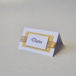 Stalo kortelė balta su auksu